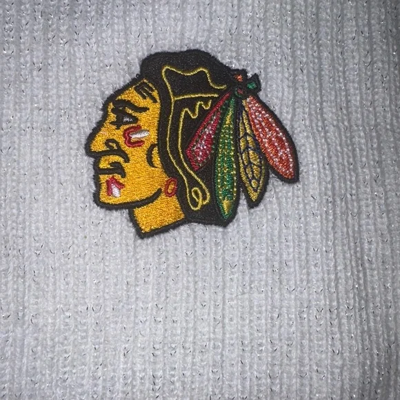 NHL Chicago Blackhawks  woman’s Red and White striped knit sparkle scarf - Picture 6 of 7